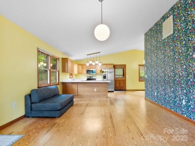 This charming mountain getaway is in the sought after on Waynesville Country Club Inn in North Carolina - for sale on GolfHomes.com, golf home, golf lot
