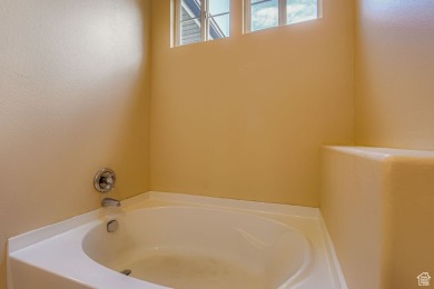Welcome to your charming mid-unit townhouse in Sandy, perfectly on River Oaks Golf Course in Utah - for sale on GolfHomes.com, golf home, golf lot