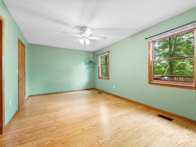 This charming mountain getaway is in the sought after on Waynesville Country Club Inn in North Carolina - for sale on GolfHomes.com, golf home, golf lot