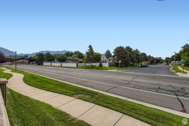 Welcome to your charming mid-unit townhouse in Sandy, perfectly on River Oaks Golf Course in Utah - for sale on GolfHomes.com, golf home, golf lot