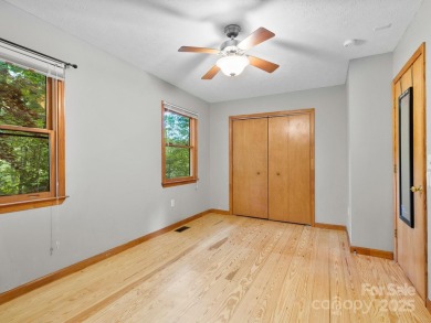 This charming mountain getaway is in the sought after on Waynesville Country Club Inn in North Carolina - for sale on GolfHomes.com, golf home, golf lot