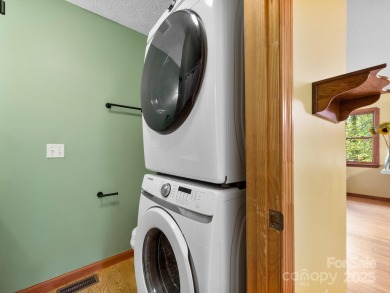This charming mountain getaway is in the sought after on Waynesville Country Club Inn in North Carolina - for sale on GolfHomes.com, golf home, golf lot