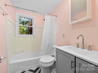 This charming mountain getaway is in the sought after on Waynesville Country Club Inn in North Carolina - for sale on GolfHomes.com, golf home, golf lot