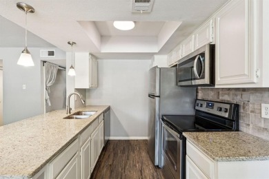 Welcome to 2505 Wedglea Drive, Unit #209--an updated and stylish on Stevens Park Golf Course in Texas - for sale on GolfHomes.com, golf home, golf lot