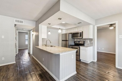 Welcome to 2505 Wedglea Drive, Unit #209--an updated and stylish on Stevens Park Golf Course in Texas - for sale on GolfHomes.com, golf home, golf lot