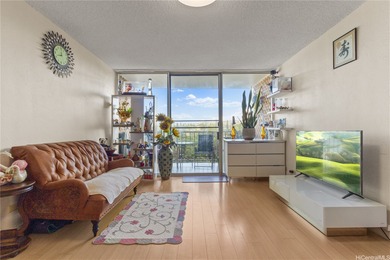 Breezy end/corner unit with golf course views near Pearlridge! on Pearl Country Club in Hawaii - for sale on GolfHomes.com, golf home, golf lot