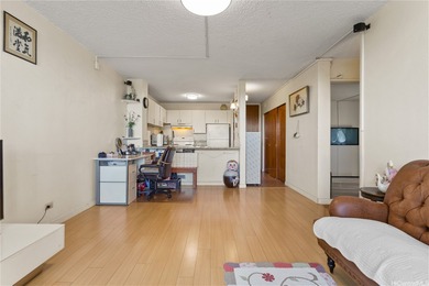 Breezy end/corner unit with golf course views near Pearlridge! on Pearl Country Club in Hawaii - for sale on GolfHomes.com, golf home, golf lot