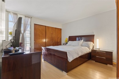 Breezy end/corner unit with golf course views near Pearlridge! on Pearl Country Club in Hawaii - for sale on GolfHomes.com, golf home, golf lot