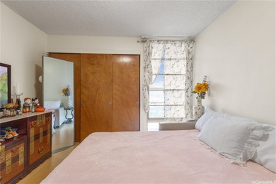 Breezy end/corner unit with golf course views near Pearlridge! on Pearl Country Club in Hawaii - for sale on GolfHomes.com, golf home, golf lot