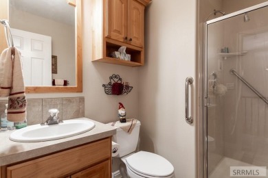 Come see this beautiful, meticulous, well maintained town-home on Sand Creek Golf Course in Idaho - for sale on GolfHomes.com, golf home, golf lot