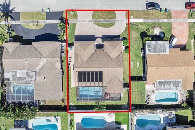 Welcome to this cozy single-family home in Sunrise Golf Village on Sunrise Lakes Phase III in Florida - for sale on GolfHomes.com, golf home, golf lot