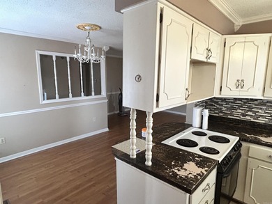 Great little 2 bedroom with over 1100 SF of space and a large on Mountain Ranch Golf Club in Arkansas - for sale on GolfHomes.com, golf home, golf lot