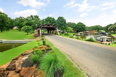 Fully renovated in 2025, 127 Hilton Head Island Drive is a rare on Pinnacle Golf and Boat Club in Texas - for sale on GolfHomes.com, golf home, golf lot