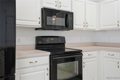 MOVE-IN READY AND WELL-MAINTAINED HOME in Sugarmill Woods on a on Sugarmill Woods Golf and Country Club in Florida - for sale on GolfHomes.com, golf home, golf lot