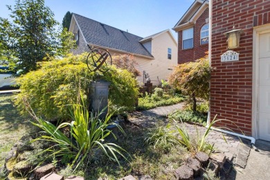 Vacation year round* Walk to Public Golf Course, lake for on Lakeside Golf Course in Kentucky - for sale on GolfHomes.com, golf home, golf lot