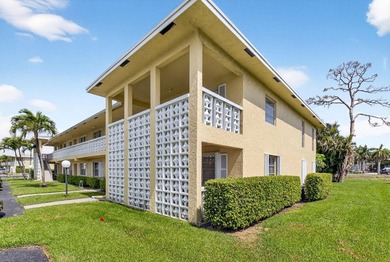 Immaculately maintained 2-bedroom, 2-bath condo centrally on Delray Beach Golf Club in Florida - for sale on GolfHomes.com, golf home, golf lot