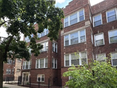 Spacious and sun-filled 2-bedroom, 1-bath condo featuring a on Jackson Park Golf Course in Illinois - for sale on GolfHomes.com, golf home, golf lot