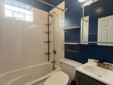 Spacious and sun-filled 2-bedroom, 1-bath condo featuring a on Jackson Park Golf Course in Illinois - for sale on GolfHomes.com, golf home, golf lot