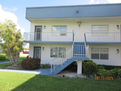 Delray Beach Kings Point. This 1-bedroom, 1.5-bath condo.Vinyl on Kings Point Golf -Flanders Way in Florida - for sale on GolfHomes.com, golf home, golf lot