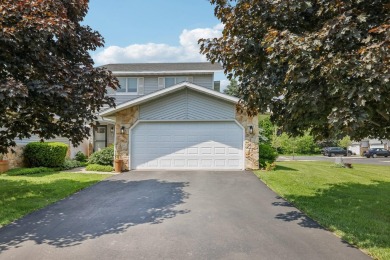 Wonderful, Cambridge/Lake Ripley area, end-unit, townhouse condo on Lake Ripley Country Club in Wisconsin - for sale on GolfHomes.com, golf home, golf lot