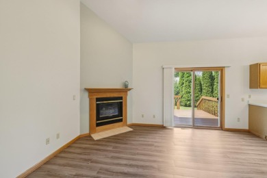 Wonderful, Cambridge/Lake Ripley area, end-unit, townhouse condo on Lake Ripley Country Club in Wisconsin - for sale on GolfHomes.com, golf home, golf lot