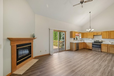 Wonderful, Cambridge/Lake Ripley area, end-unit, townhouse condo on Lake Ripley Country Club in Wisconsin - for sale on GolfHomes.com, golf home, golf lot