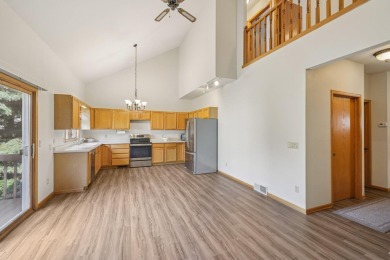 Wonderful, Cambridge/Lake Ripley area, end-unit, townhouse condo on Lake Ripley Country Club in Wisconsin - for sale on GolfHomes.com, golf home, golf lot