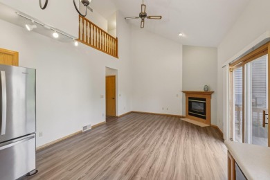 Wonderful, Cambridge/Lake Ripley area, end-unit, townhouse condo on Lake Ripley Country Club in Wisconsin - for sale on GolfHomes.com, golf home, golf lot