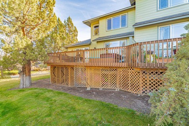 This stunning end-unit townhome overlooks the 8th Green at the on Eagle Crest Golf Resort - Resort Course in Oregon - for sale on GolfHomes.com, golf home, golf lot