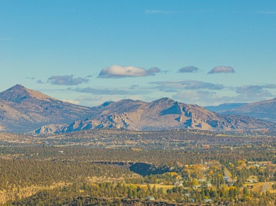 This stunning end-unit townhome overlooks the 8th Green at the on Eagle Crest Golf Resort - Resort Course in Oregon - for sale on GolfHomes.com, golf home, golf lot