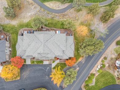 This stunning end-unit townhome overlooks the 8th Green at the on Eagle Crest Golf Resort - Resort Course in Oregon - for sale on GolfHomes.com, golf home, golf lot