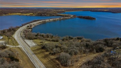 LOOKING FOR YOUR DREAM WATERFRONT CONSTRUCTION LOT & NO HOA? on Twisted Oaks Golf Club in Texas - for sale on GolfHomes.com, golf home, golf lot