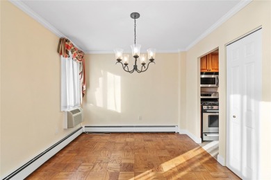 Commuter's dream! 3 bedrooms, 2 bathrooms with terrace on Scarsdale Golf Club in New York - for sale on GolfHomes.com, golf home, golf lot