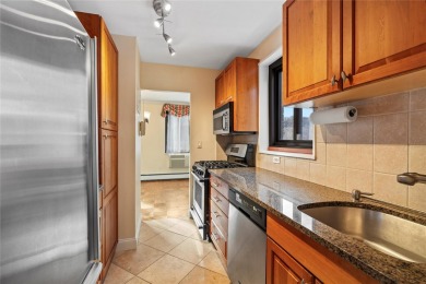 Commuter's dream! 3 bedrooms, 2 bathrooms with terrace on Scarsdale Golf Club in New York - for sale on GolfHomes.com, golf home, golf lot