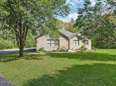 All brick,1969 sq ft 3 bedroom 2 bath on 1.28 acres with a park on Deer Creek Golf Club in Tennessee - for sale on GolfHomes.com, golf home, golf lot
