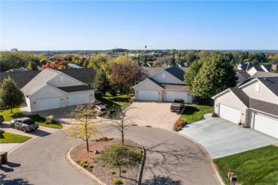 Absolutely amazing one-level living in The Wilds Golf Course on The Wilds Golf Club in Minnesota - for sale on GolfHomes.com, golf home, golf lot