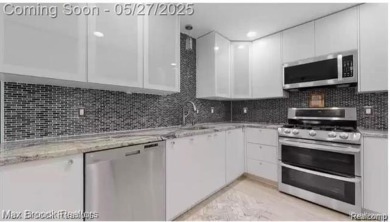 Welcome to this  2 bedroom and 1.1 bathroom end unit Condo on Glen Oaks Golf Course in Michigan - for sale on GolfHomes.com, golf home, golf lot