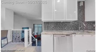 Welcome to this  2 bedroom and 1.1 bathroom end unit Condo on Glen Oaks Golf Course in Michigan - for sale on GolfHomes.com, golf home, golf lot