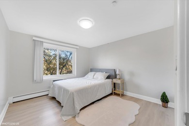 Fabulous 2 Bedroom, 2 Bath Condo in Mallard Cove! Prepare to on Arlington Lakes Golf Club in Illinois - for sale on GolfHomes.com, golf home, golf lot