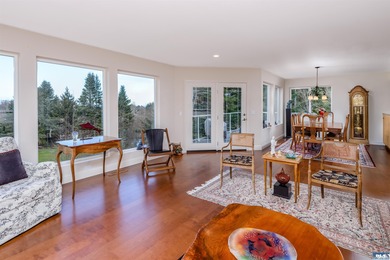 Beautifully updated 3 BR, 3 bath home overlooking the 11th hole on SunLand Golf and Country Club in Washington - for sale on GolfHomes.com, golf home, golf lot