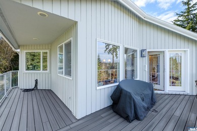 Beautifully updated 3 BR, 3 bath home overlooking the 11th hole on SunLand Golf and Country Club in Washington - for sale on GolfHomes.com, golf home, golf lot