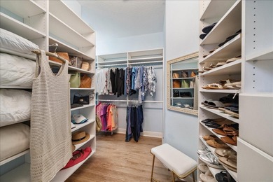 Under contract-accepting backup offers. This is Florida living on Lakewood Ranch Golf and Country Club in Florida - for sale on GolfHomes.com, golf home, golf lot