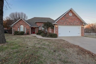 Welcome to Country Club Cove! This 3 bed, 2 bath home is on Sulphur Hills Golf Course in Oklahoma - for sale on GolfHomes.com, golf home, golf lot