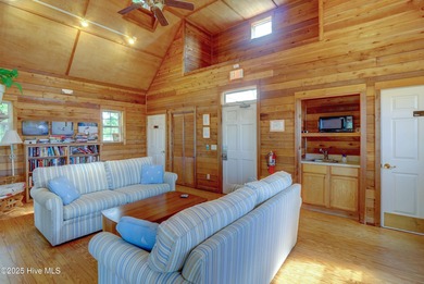 FRESH NEW LOOK!!! Interior repainted, new carpet downstairs, and on Carolina National Golf Club in North Carolina - for sale on GolfHomes.com, golf home, golf lot