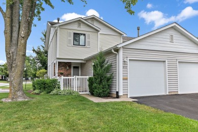 Beautifully maintained 2 bed, 2.5 bath townhome in the highly on Schaumburg Golf Club in Illinois - for sale on GolfHomes.com, golf home, golf lot