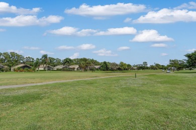 Incredible 3 bedroom plus loft, furnished Georgetown townhome on Heritage Ridge Golf Club in Florida - for sale on GolfHomes.com, golf home, golf lot