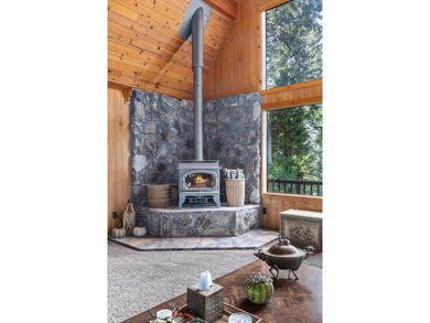 The description of this mountain lodge offers a comprehensive on Sequoia Woods Country Club in California - for sale on GolfHomes.com, golf home, golf lot