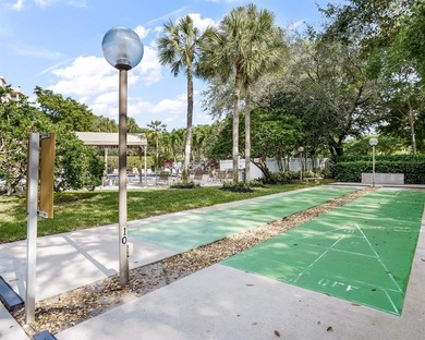 Gorgeous renovated 2 bed, 2 bath condo in all-ages Palm Aire on Palm-Aire Country Club and Resort - The Oaks in Florida - for sale on GolfHomes.com, golf home, golf lot