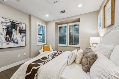 Stunning 4beds/3.5ba townhouse offers 1857sqft of beautifully on Fremont Park Golf Course in California - for sale on GolfHomes.com, golf home, golf lot