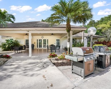 Gorgeous renovated 2 bed, 2 bath condo in all-ages Palm Aire on Palm-Aire Country Club and Resort - The Oaks in Florida - for sale on GolfHomes.com, golf home, golf lot